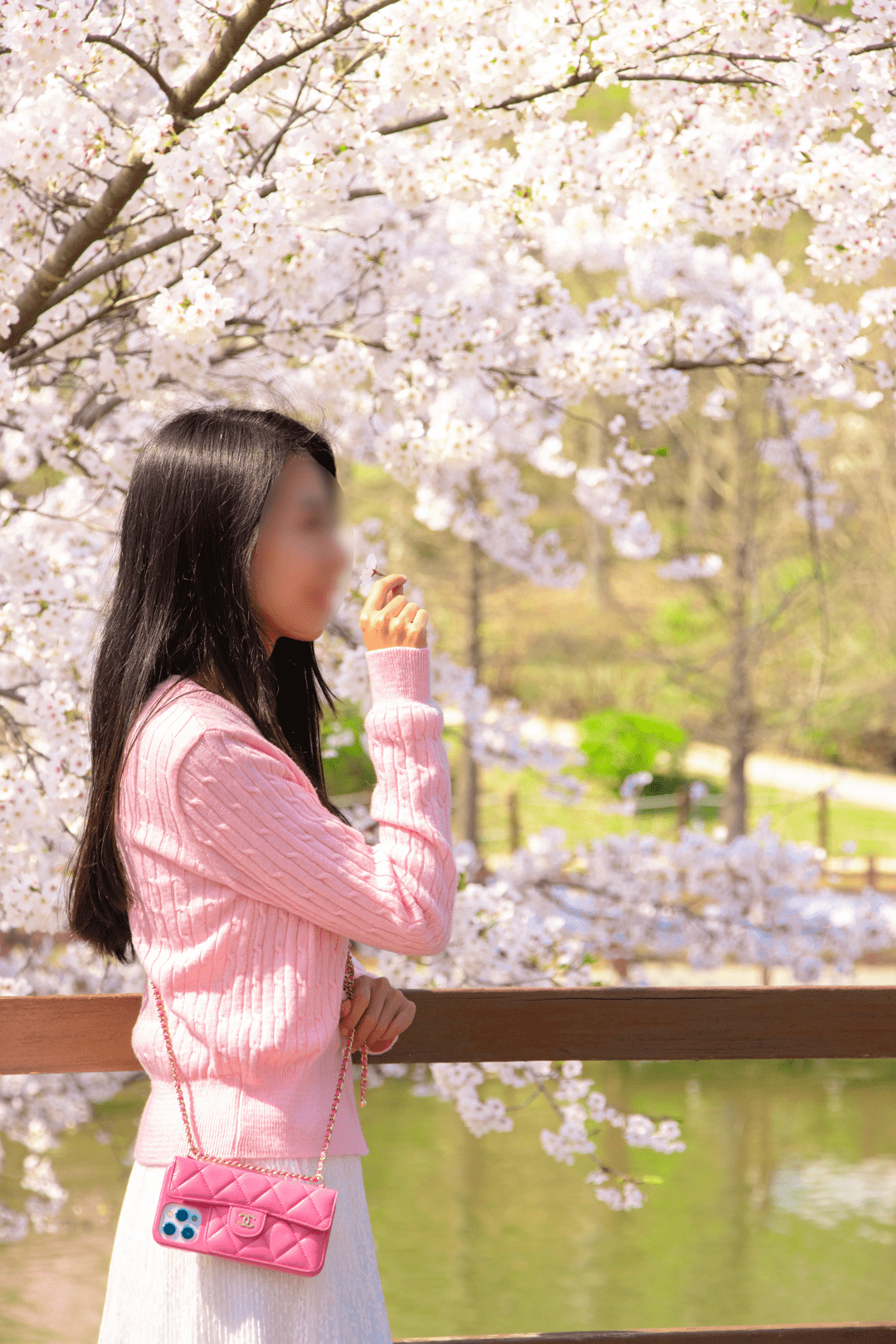 벚꽃의 우아함과 섬세함을 담아내는 인물사진