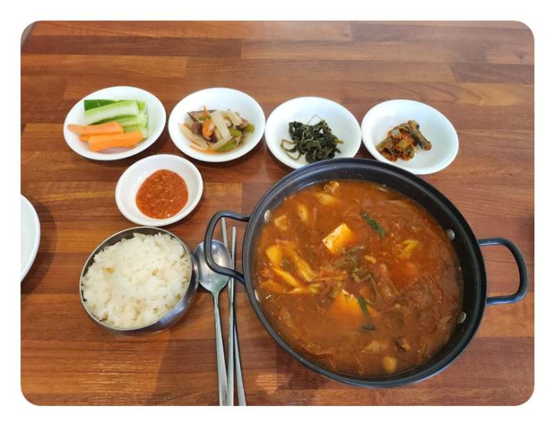 남도밥상 - 묵은지 김치찌개 한 상 차림