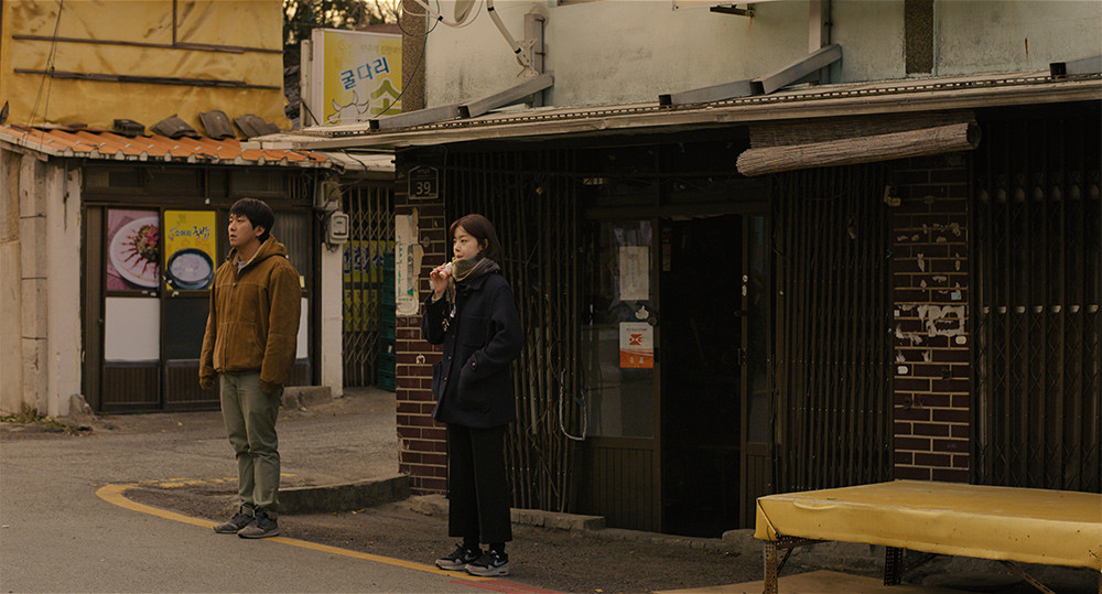 영화 창밖은 겨울&#44; 석우와 영애 / 출처 : 네이버영화