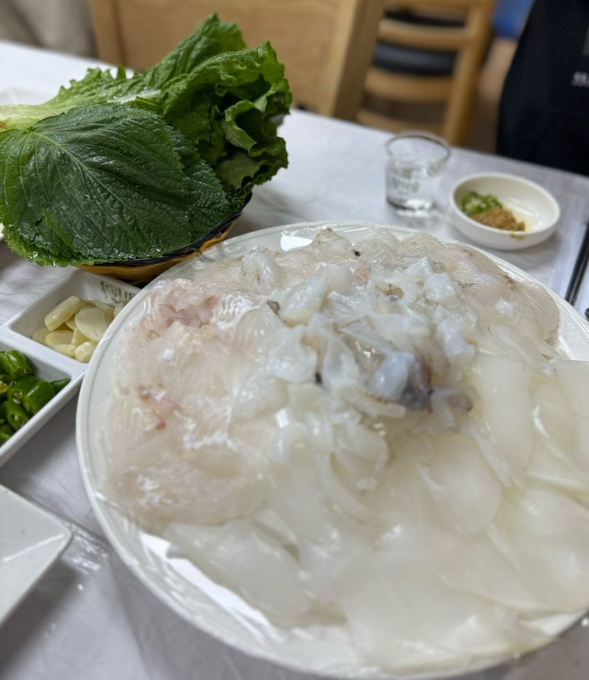 부안 나그네식당 갑오징어회와 도다리회 한상차림