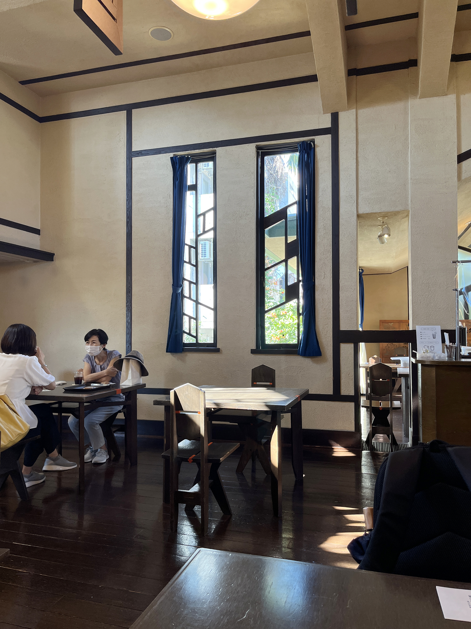 명일관 2층 카페