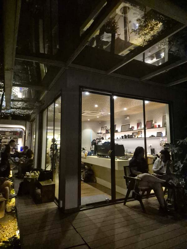 호치민여행_호치민카페_3군_감성카페_오시마스_Cafe Oshima's_정원_통창