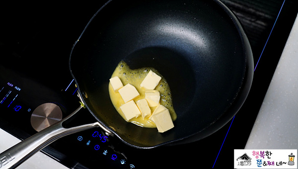 돈까스 소스 만들기 버터 녹여주기