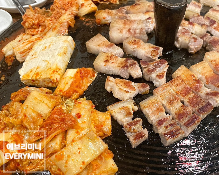 싹쓰리김치삼겹살 이미지