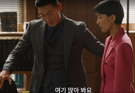 종이달-드라마-7회-줄거리-이화에게-EC센터-자리를-소개하는-남편-기현(공정환)