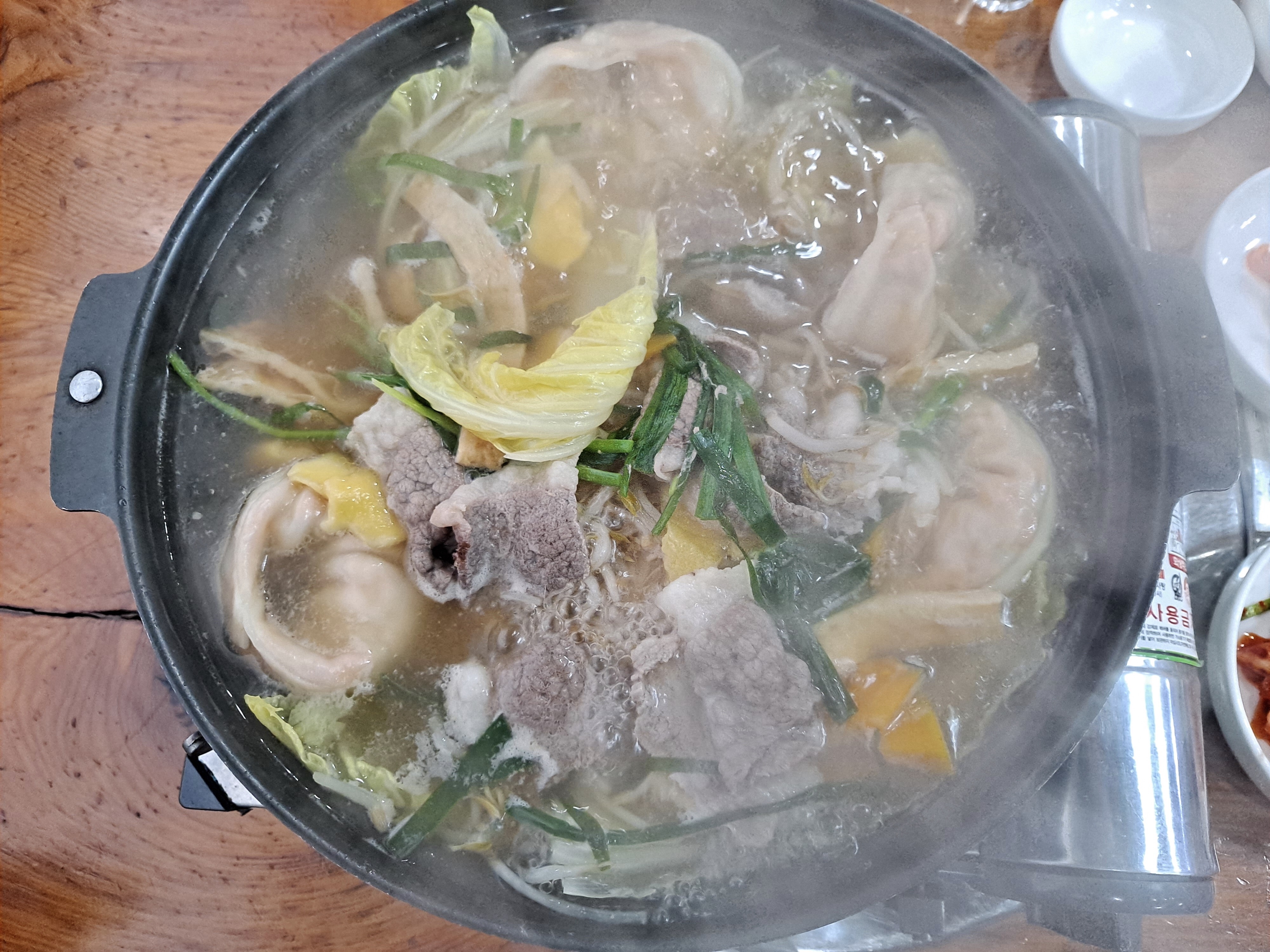  담백하고 깔끔한, 만두전골(Dumpling Hot Pot)