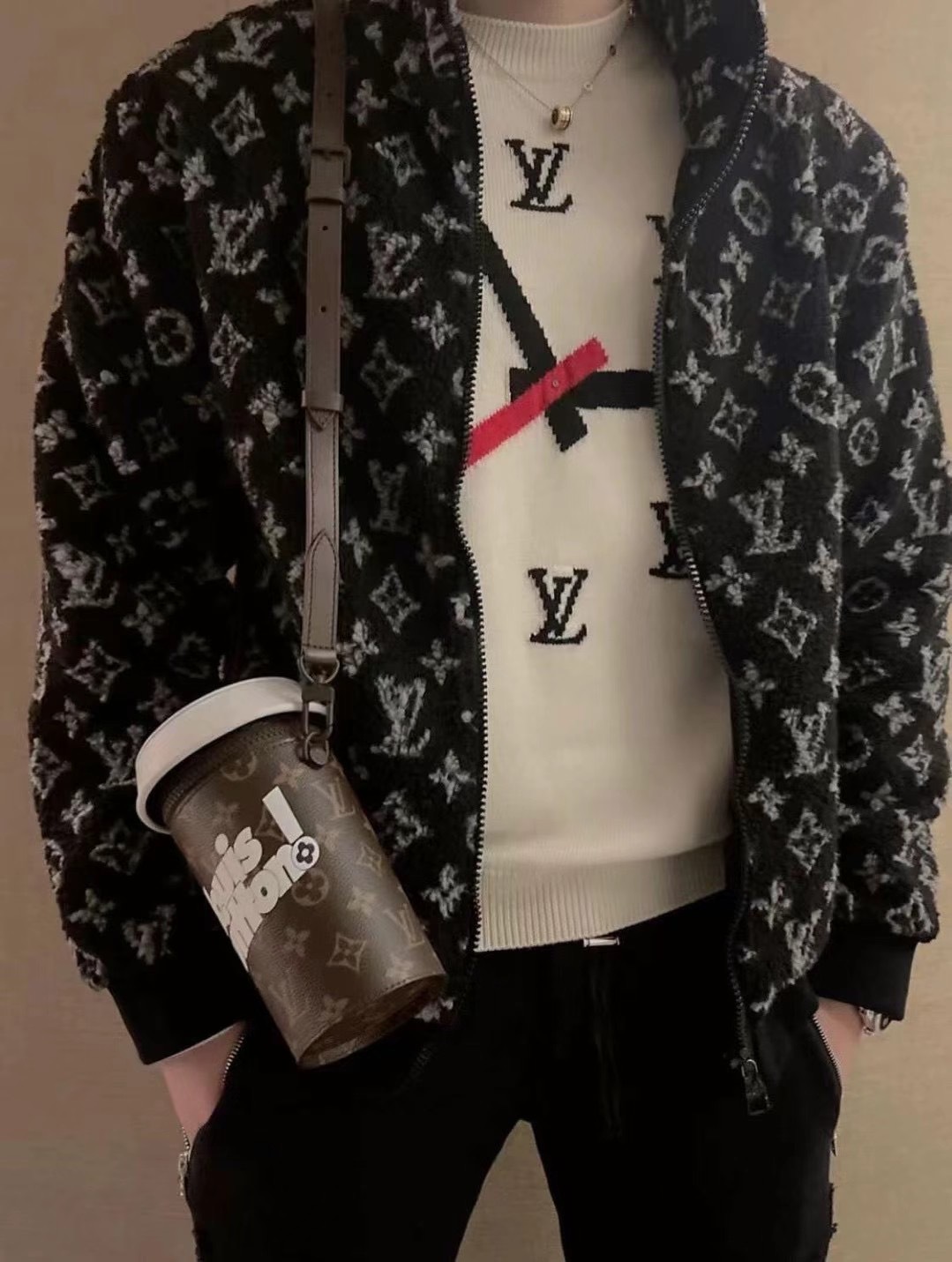  [LOUIS VUITTON] 루이비통 모노그램 자카드 플리스 집 스루 자켓 1A8ECU (2 COLOR)