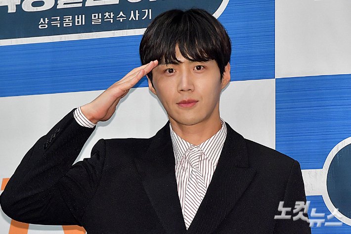  K배우 지목에 김선호 팬들 "허위사실 유포 법적 조치"