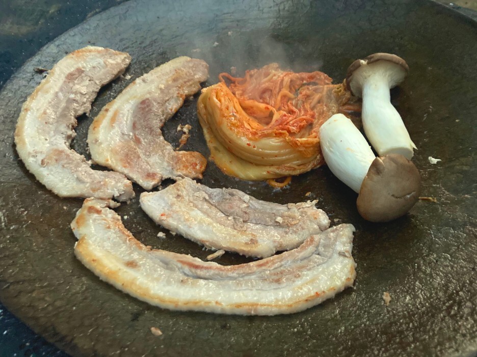 솥뚜껑-바베큐-삼겹살