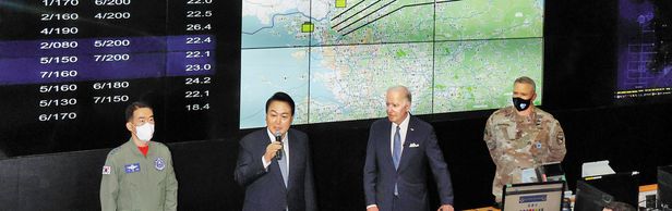 핵에는 핵으로 대응 한미정상, 北核 위협에 첫 명시 북핵·미사일 위협에 한미가 공동으로 대응 한미 동맹 상징 자유민주주의 그냥 굴러가는 게 아니라 노력 투쟁 있어야 지킬 수 있다