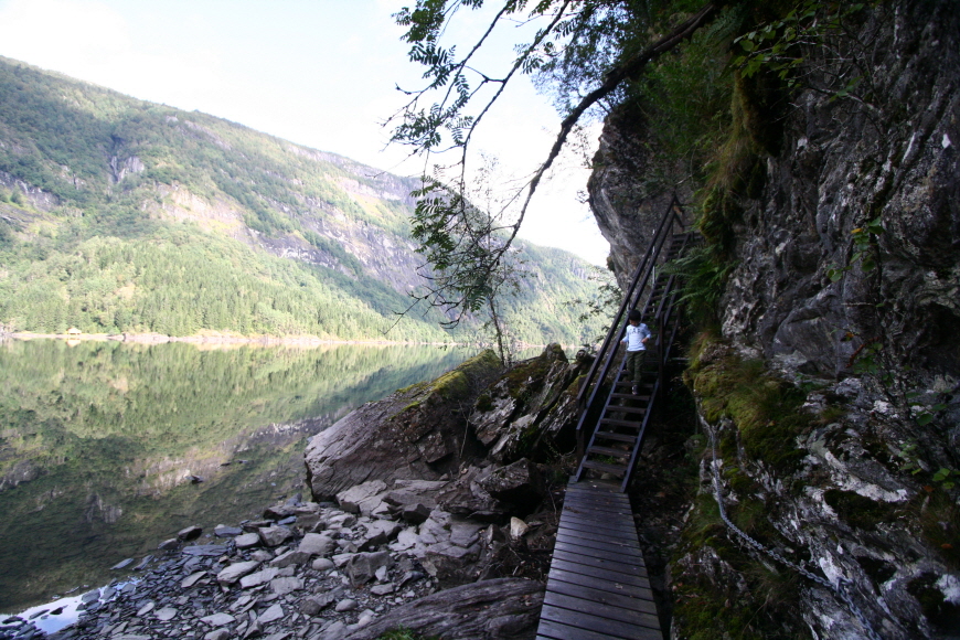 노르웨이-도로쉼터-계단