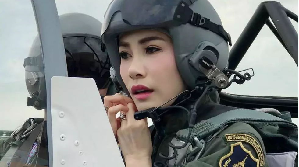  쫓겨난 태국 왕비 시니낫 그녀가 돌아왔다.