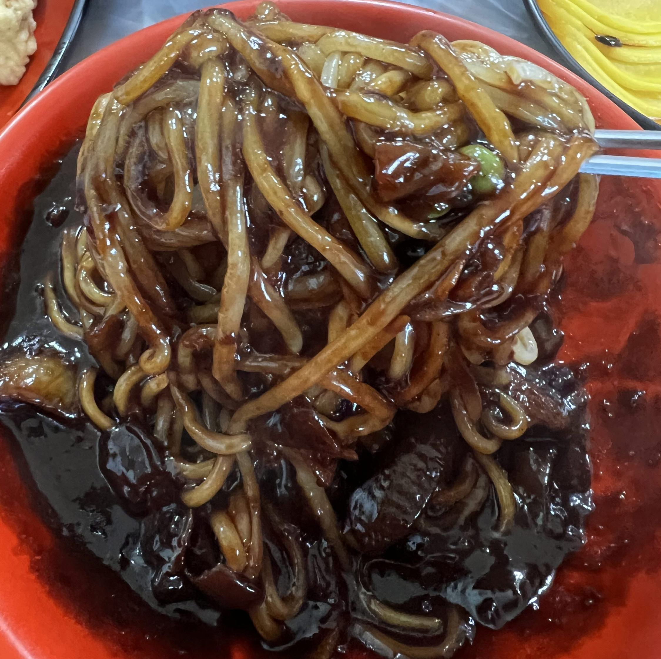 짜장면 비비기