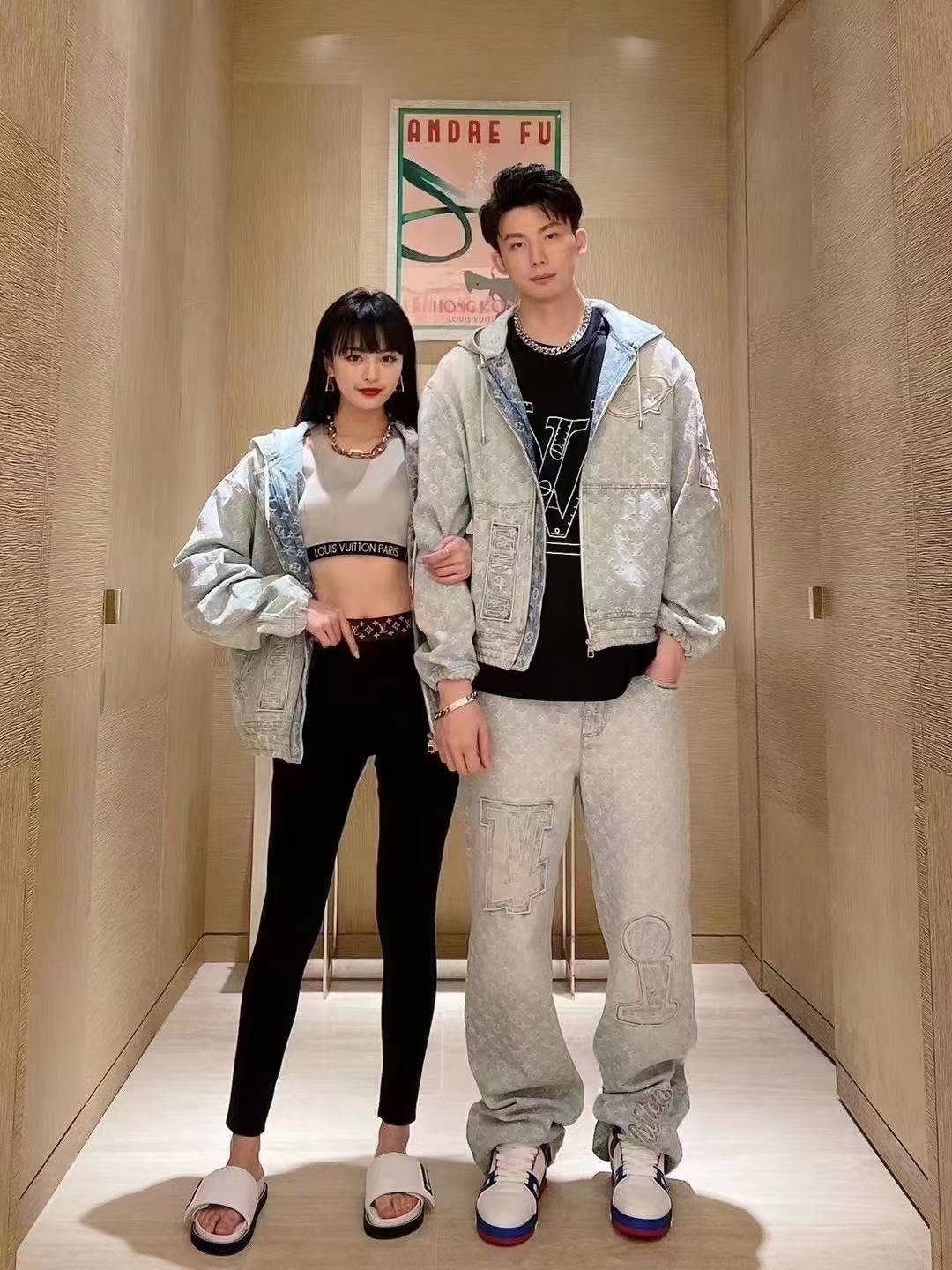  [LOUIS VUITTON x NBA] 루이비통 X NBA 집 스루 후디 데님 자켓 1A8WTR