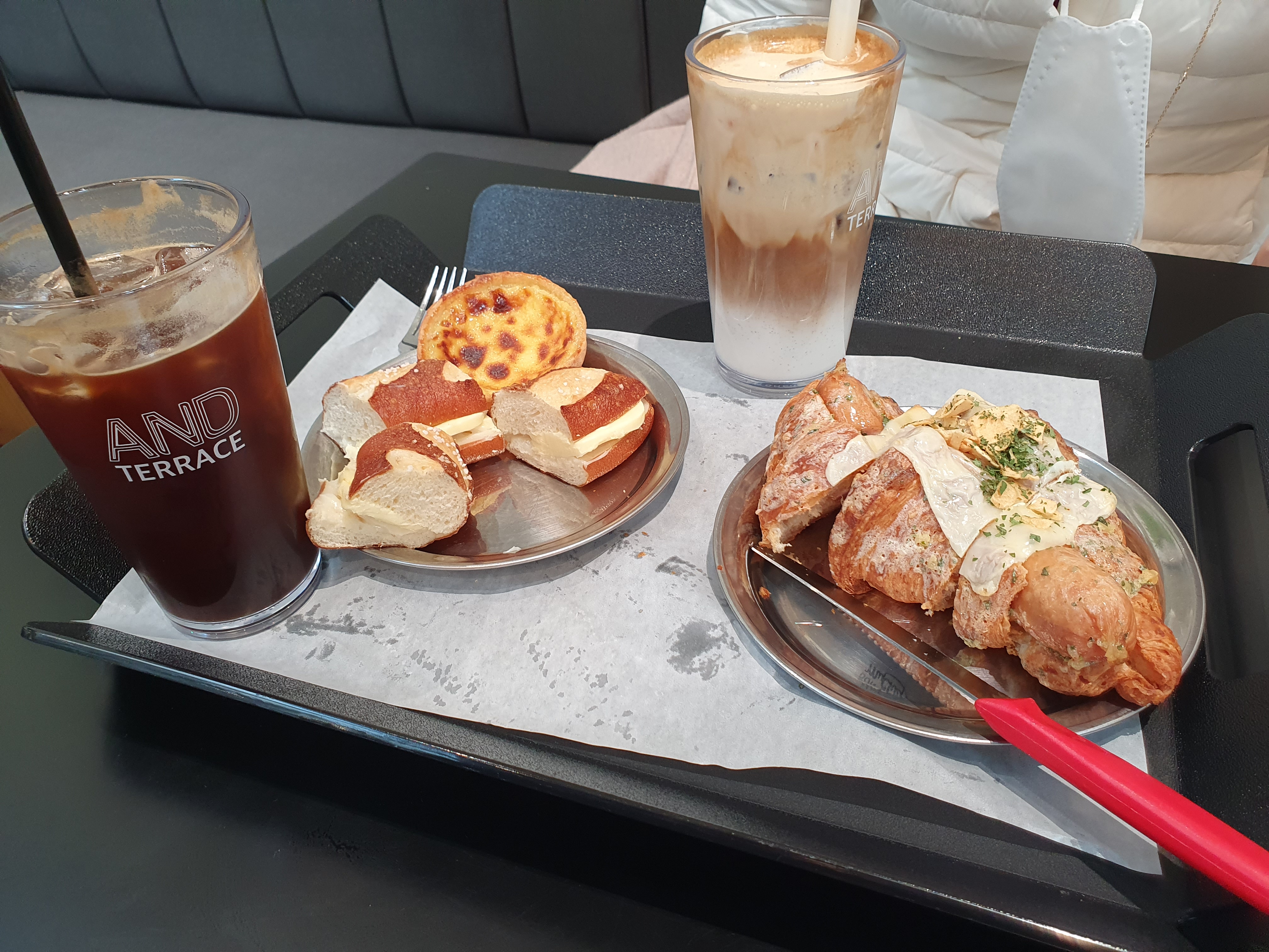  파주 카페_가볼만한 곳_빵 맛있는 카페_넓은 실내주차장