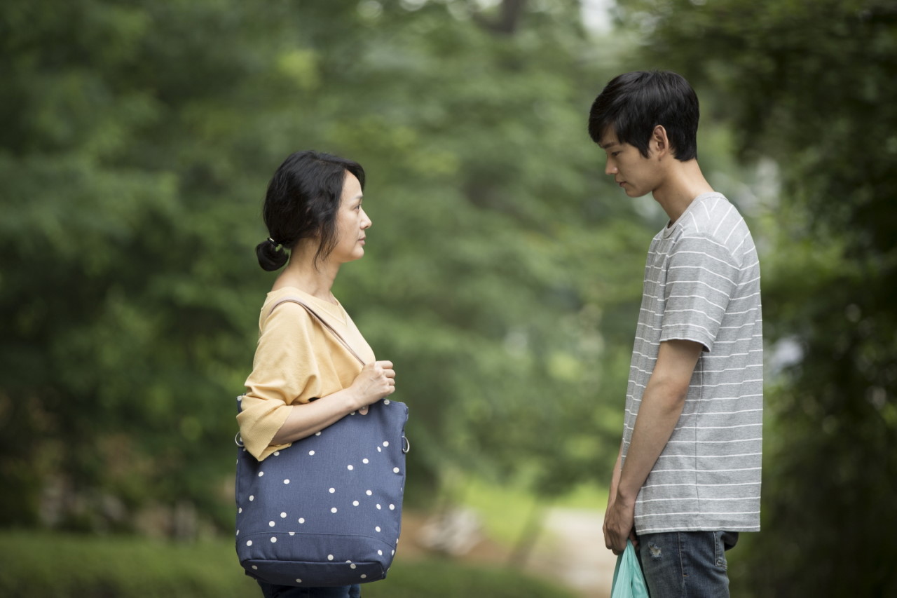 영화 환절기&#44; 스틸컷 5 / 출처 : 네이버영화