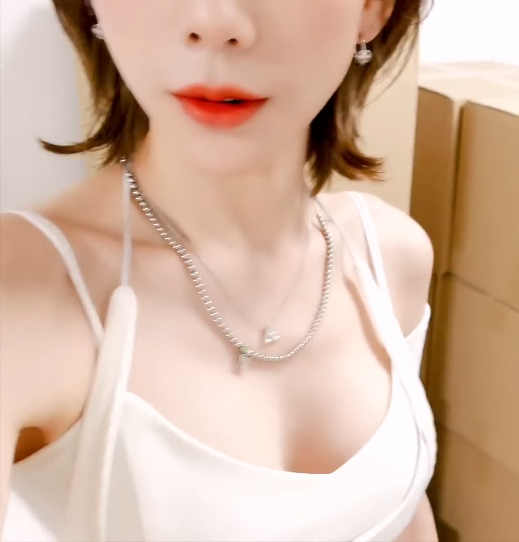 아이돌-idol-kpop-가슴-가슴골-슴골-boobs-cleavage-midriff-엉덩이-엉밑-엉밑살-butt-섹시-몸매-body-sexy-허벅지-thighs-도끼-cameltoe-nsfw-legs-cheeks-소녀시대-태연-snsd-girlsgeneration-taeyeon