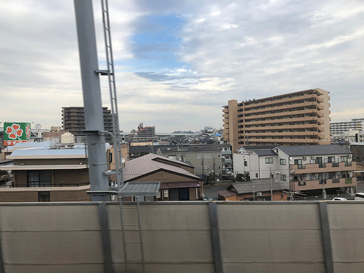 고베로 가는 전철에서 바라본 오사카 시내의 전경