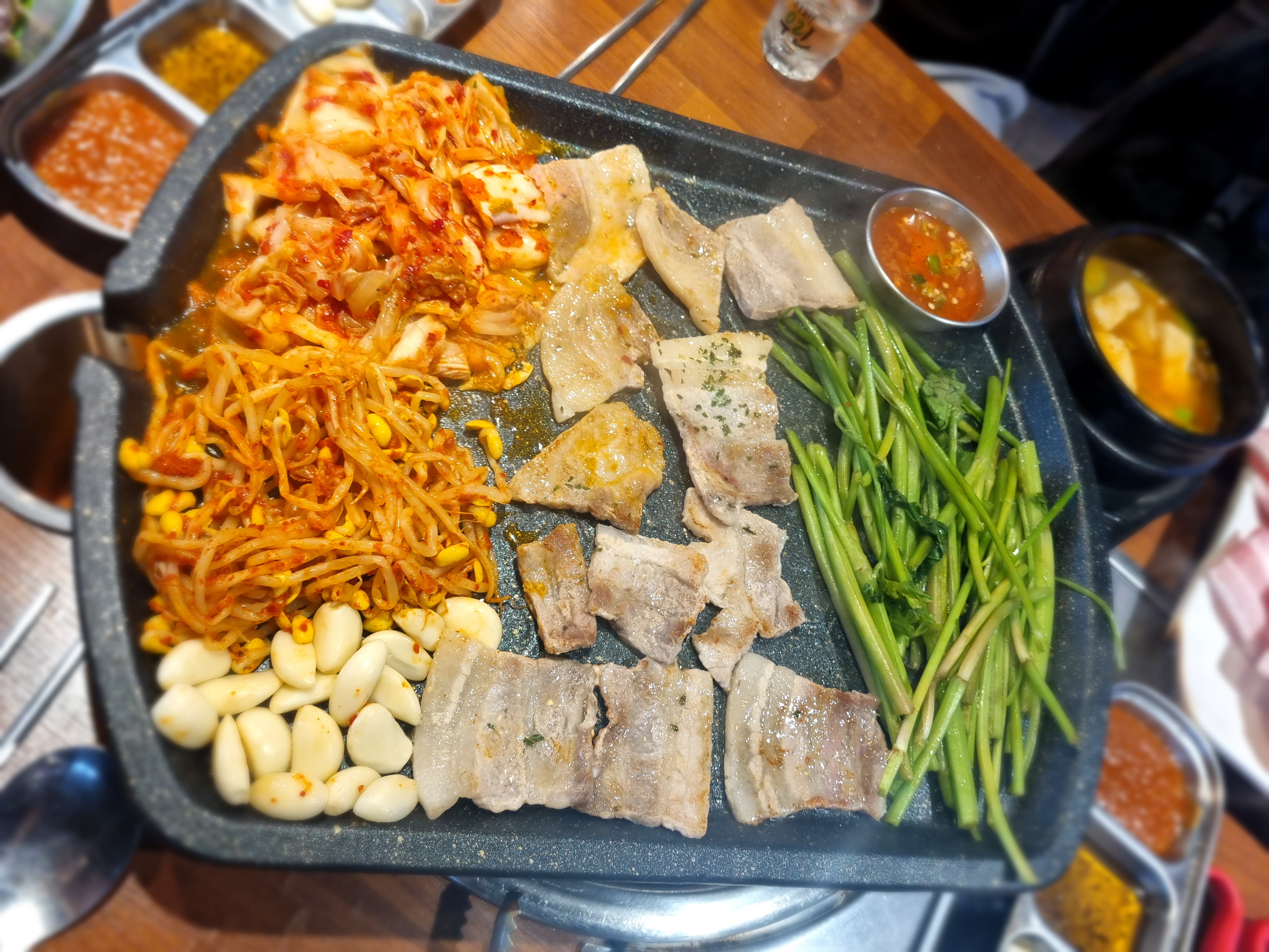  천안 두정동 먹자골목 미나리냉동삼겹살맛집 나나집 내돈후기