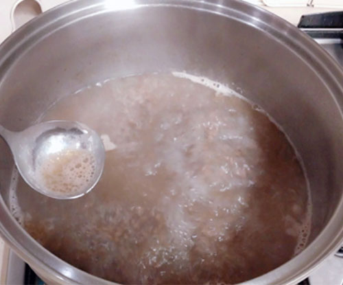 2024년 설날 음식 : 1.떡국 맛있게 만들기
4. 거품 및 기름 제거