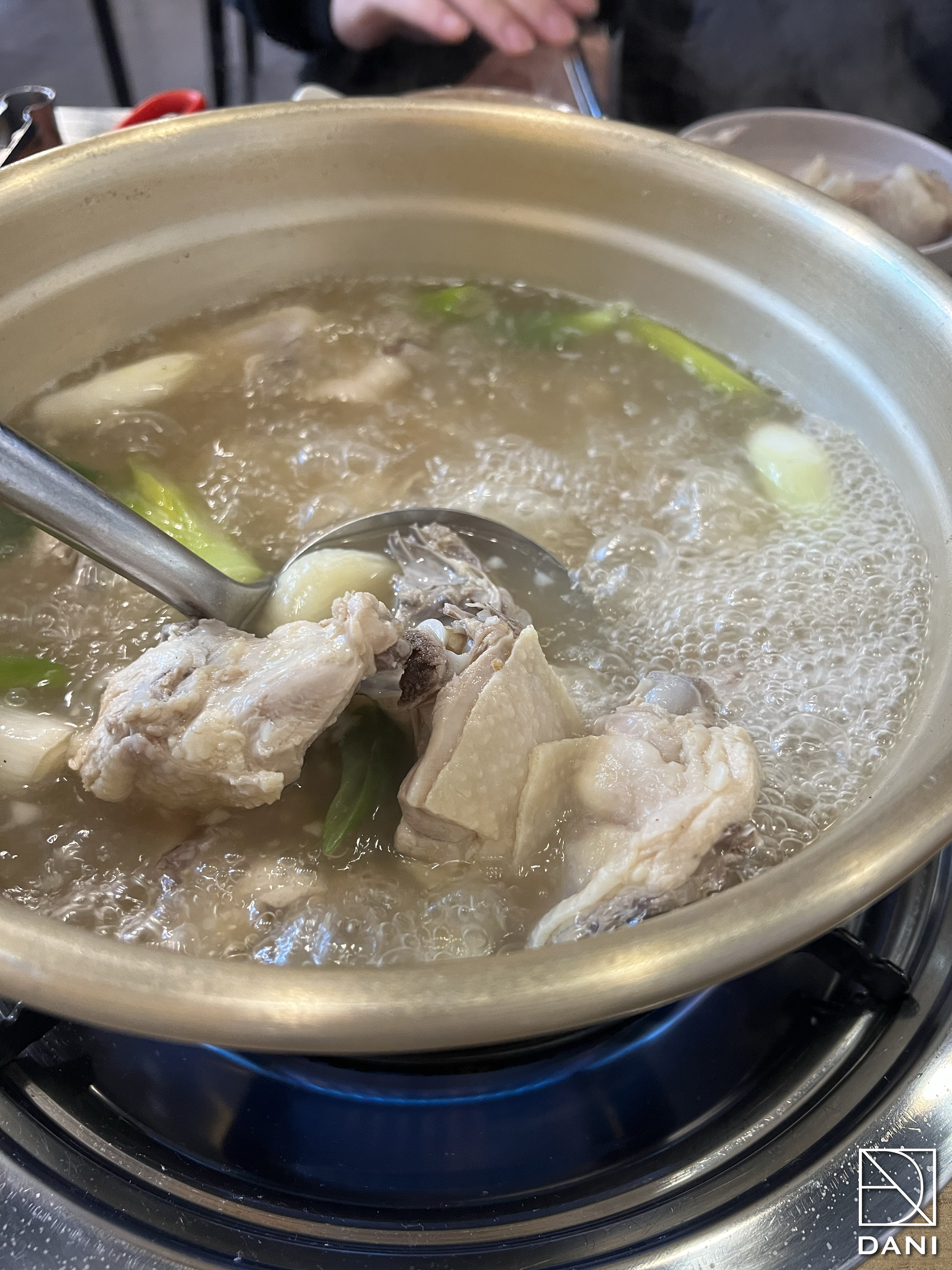 닭한마리칼국수 이미지