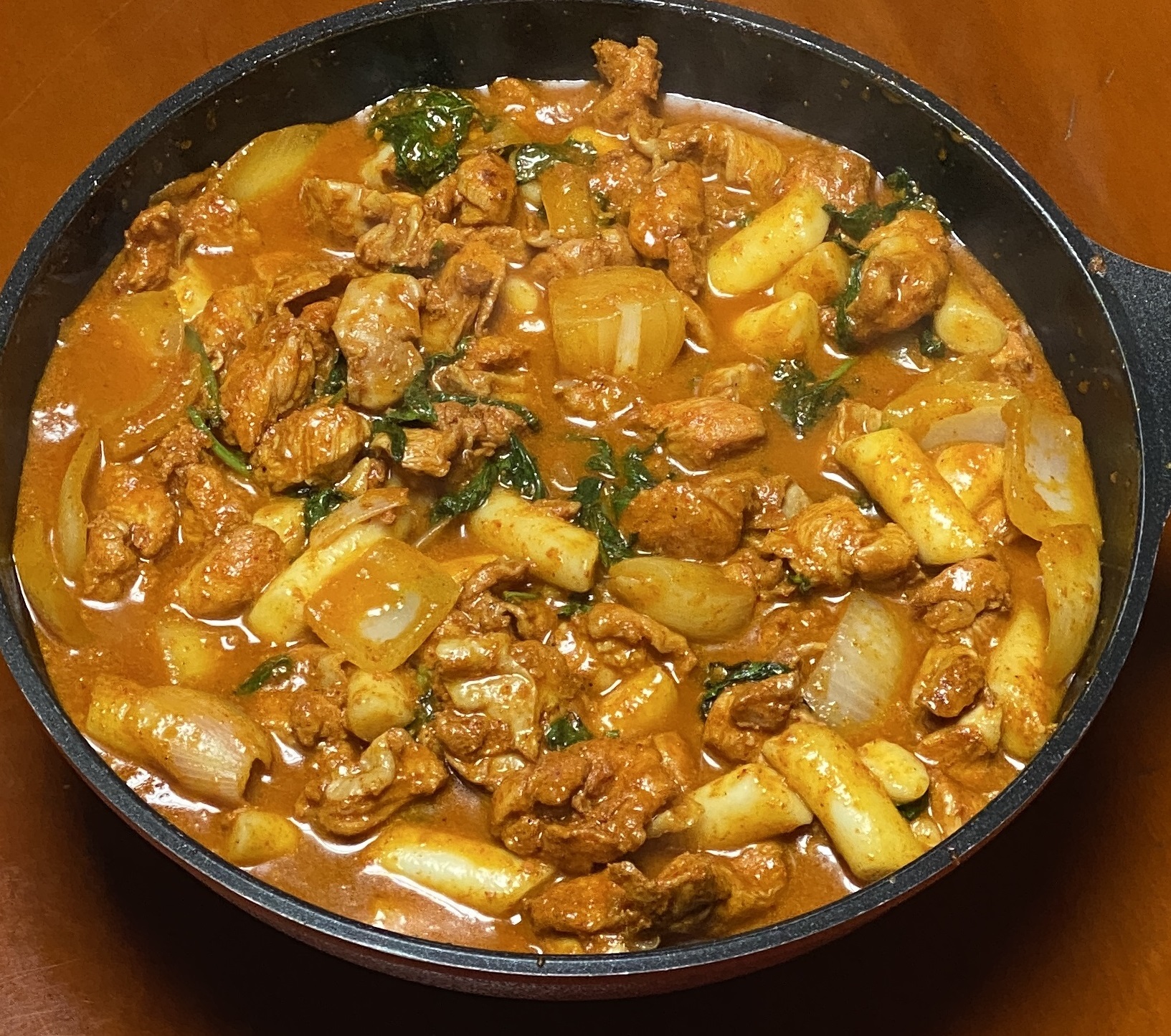  닭갈비에 떡사리와 소주 한잔 그리고 후식은 우동 사리!