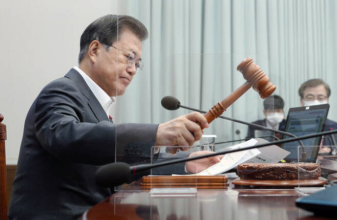  '칼치기'에 여고생 사지마비 청원에, 靑 "안타까운 사고..단속강화"