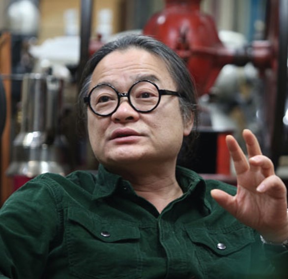  문화평론가 시인 김갑수 金甲洙 프로필, 박수홍 지 잘못 비난 발언 논란. 너무 단순한 사건인데 답답
