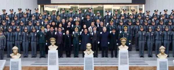 육군사관학교에 설치되어 있는 홍범도 장군 흉상