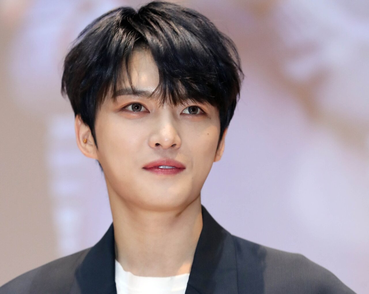 김재중 '코로나 감염' 만우절 장난···처벌 가능할까?