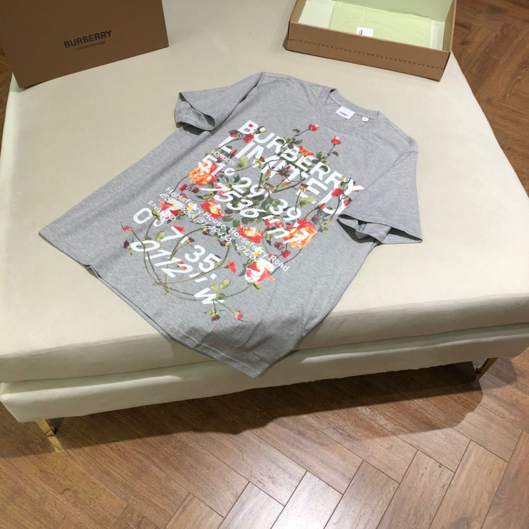  [BURBERRY] 버버리 로즈 반팔 티셔츠 8037467 (2 COLOR)