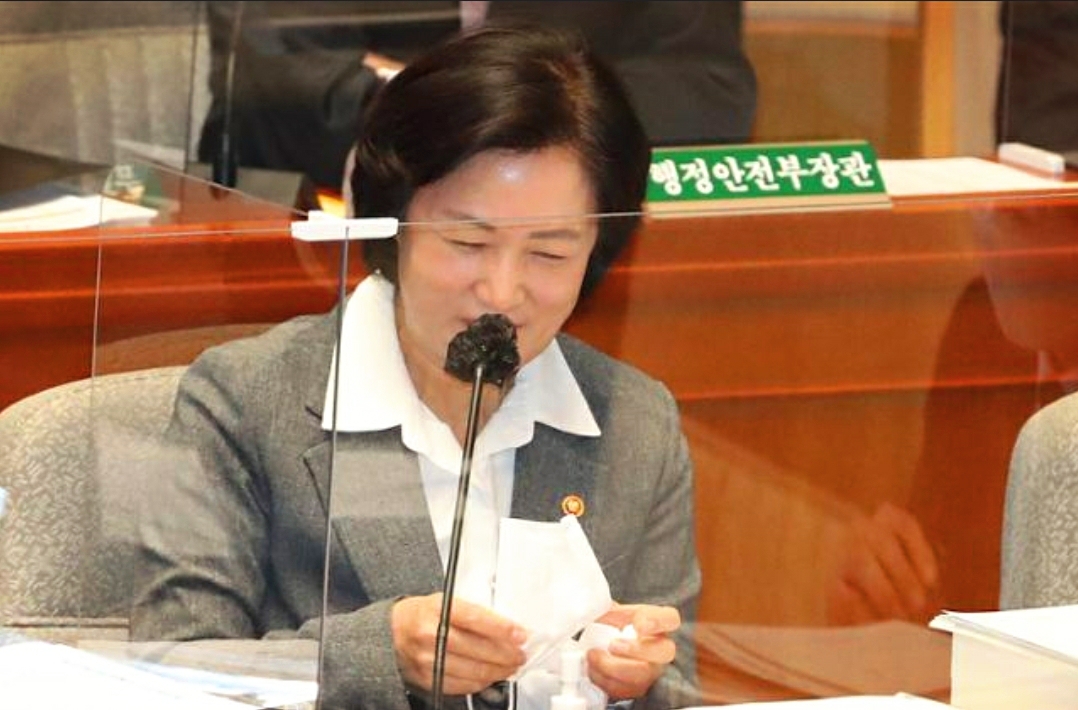  추미애, 윤석열 겨냥해 "정치인 검찰총장 있으면 안돼"