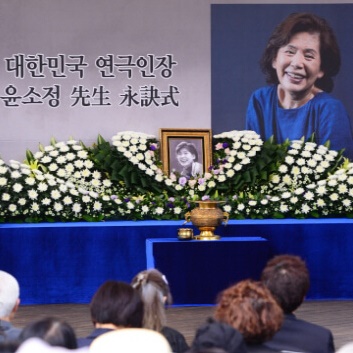  윤소정 4주기, 감기에서 패혈증으로 악화