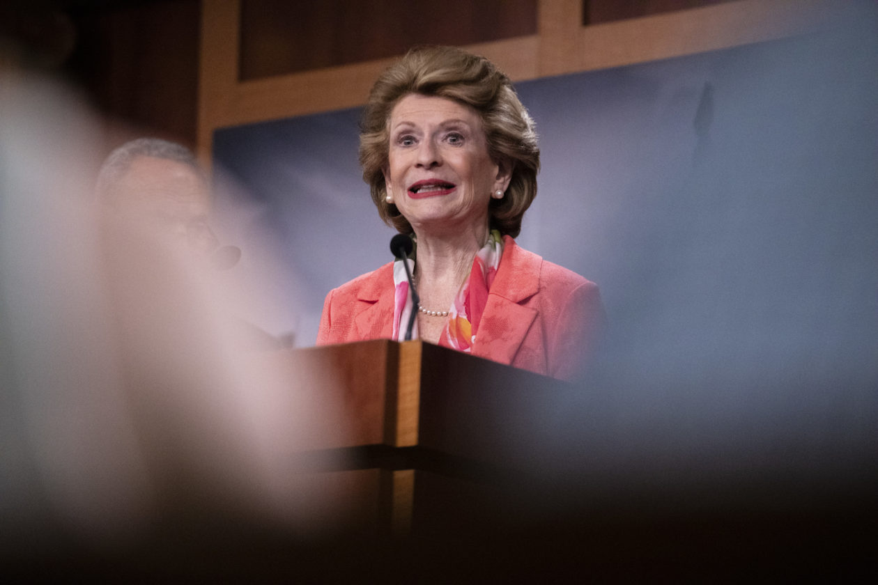 DebbieStabenow-데비 스태브노우-암호화폐-SEC-CFTC