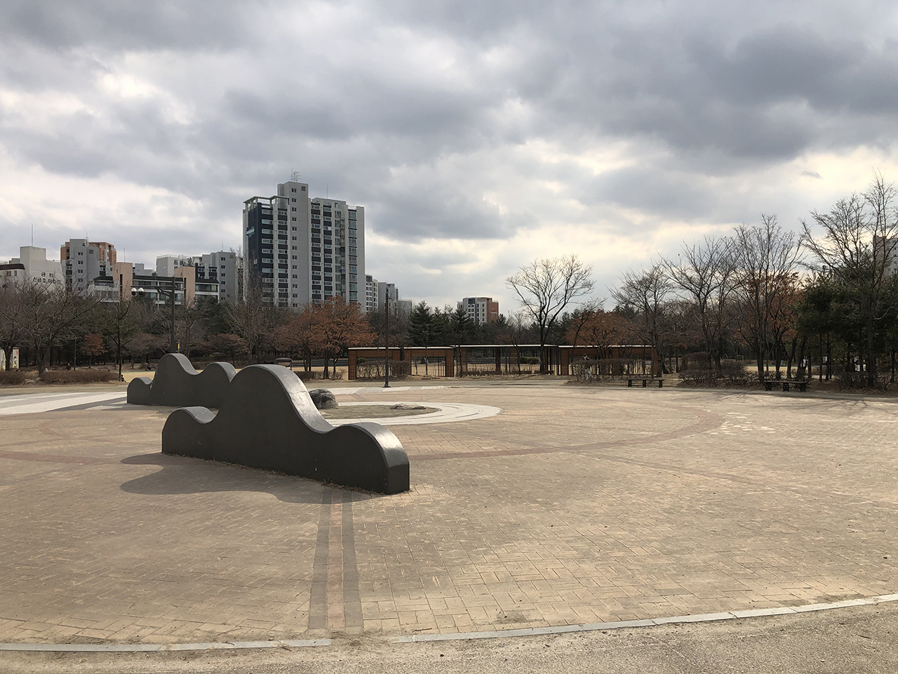 대현산배수지공원 광장