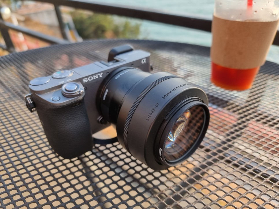 30mm f1.4 삼식렌즈 구매후기 소니 미러리스 카메라 a6000 시그마 7