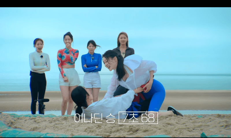 넷플릭스 솔로지옥2 최서은과 이나딘의 씨름 한판, 이나딘 승(출처: 넷플릭스)