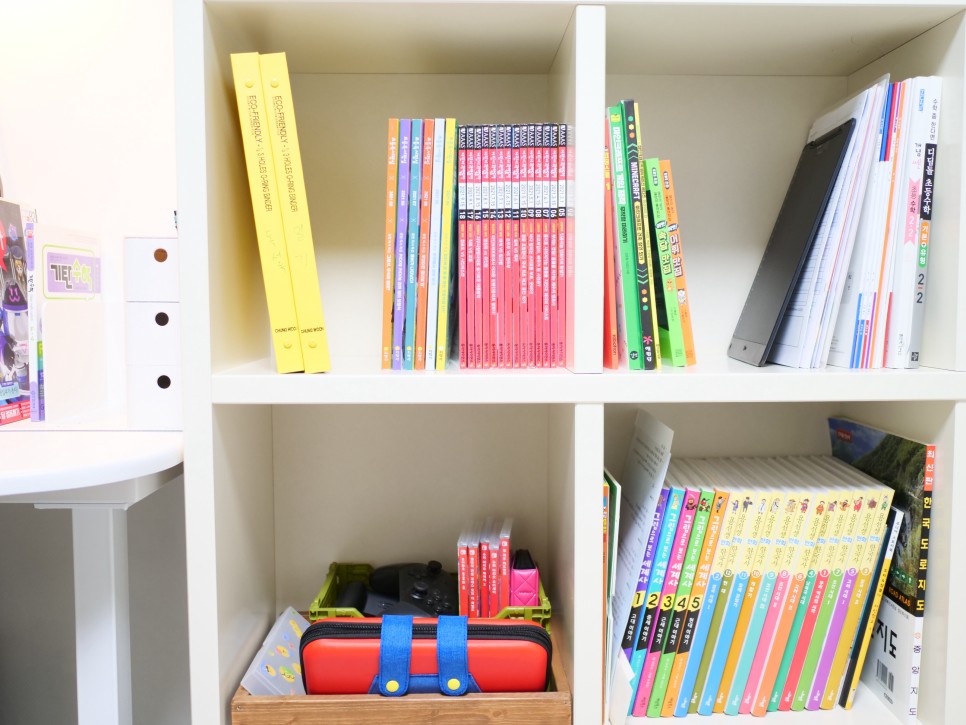 재배치로 차분하고 실용적인 아이방 인테리어 가구 26