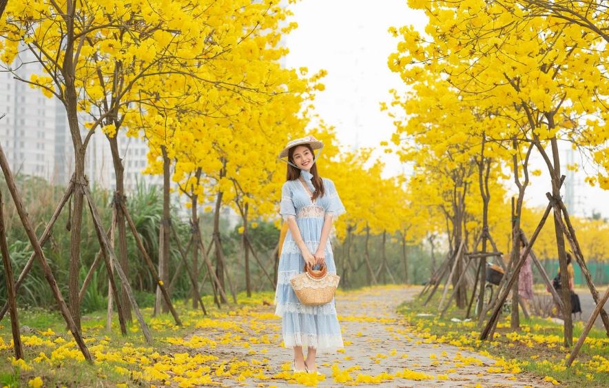 사진찍는 여성 여행객 사진