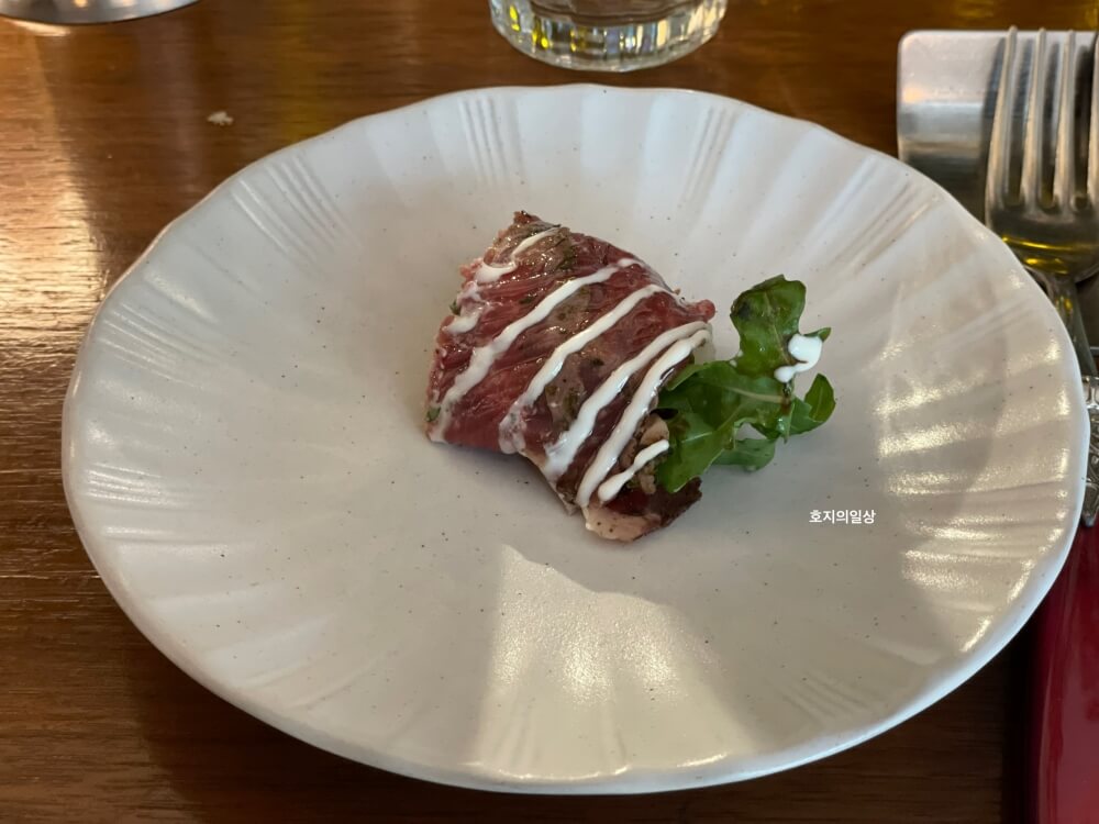 오스테리아 오르조 - 한우 안심 카르파치오 한 조각