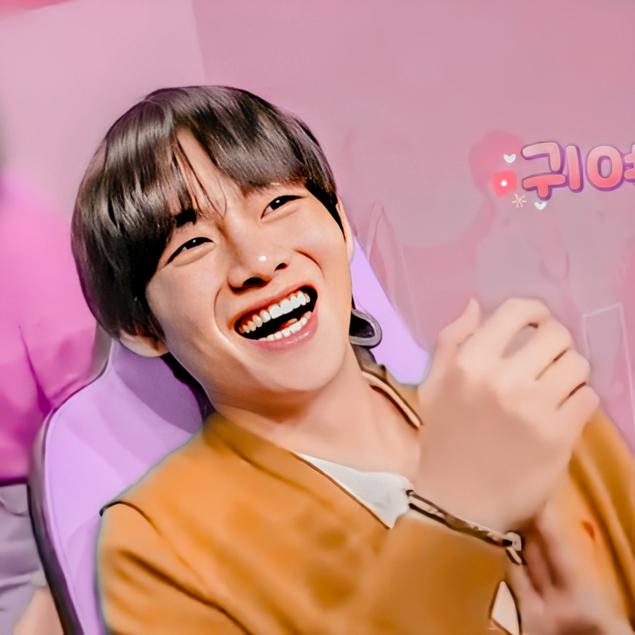  달방에서 게임하면서 신나하는 방탄소년단