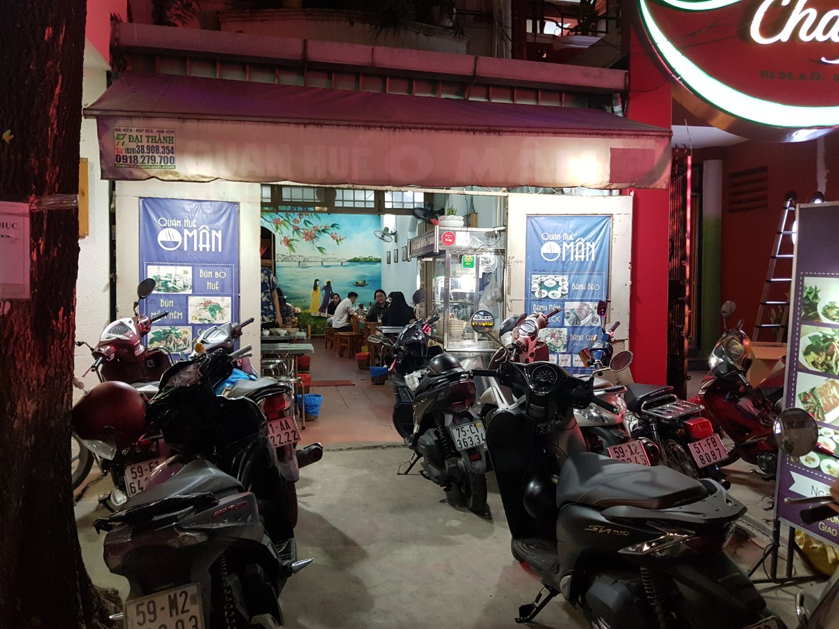 호치민 빈탄군 로컬 맛집 베트남 중부 음식 전문점 Quan Hue O Man