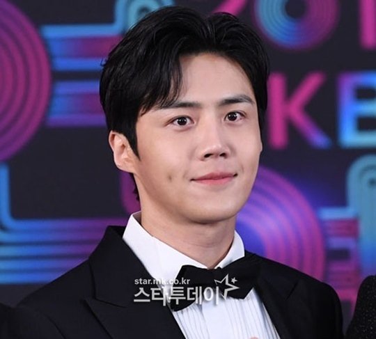  “여성편력 심하고 폭력적”…김선호 대학동문 폭로글, 돌연 삭제