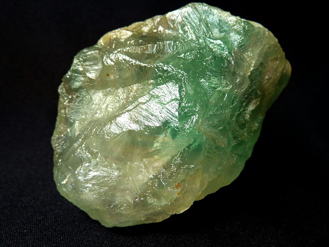녹수정(Prasiolite/Green Quartz)