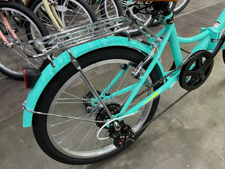 민트색-자전거-뒷바퀴
