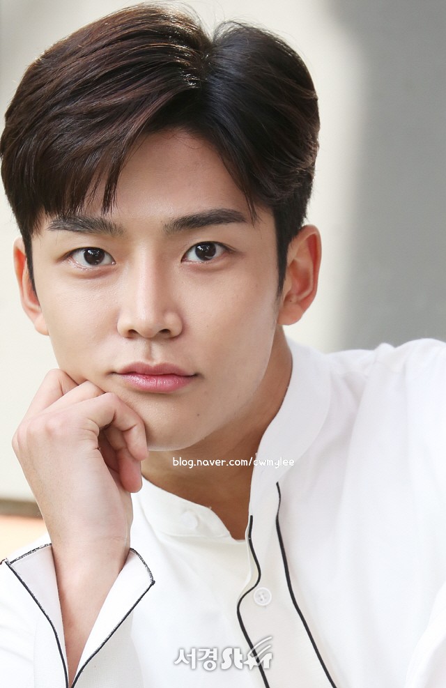 드라마 내일의 줄거리 배우 로운키 인스타 김희선 집의 위치 남편 박주영 나이 직업학력 프로필 혼혈 24