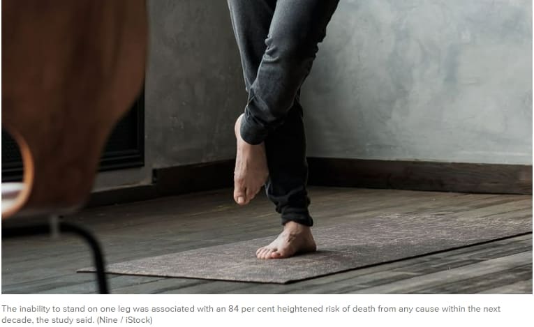 건강바로미터...여러분은 한 발로 몇 초까지 버틸 수 있나요 Study Finds That Standing on One Leg Can Reveal the Risk of Death in Older People