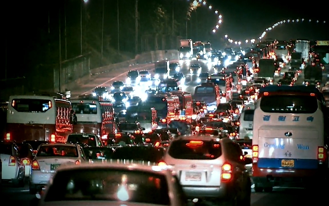 지식채널-e모두의 도로길 위, 누군가의 삶은 멈추었고 세상은 빨라졌다.mp4_20220506_205912.722.jpg