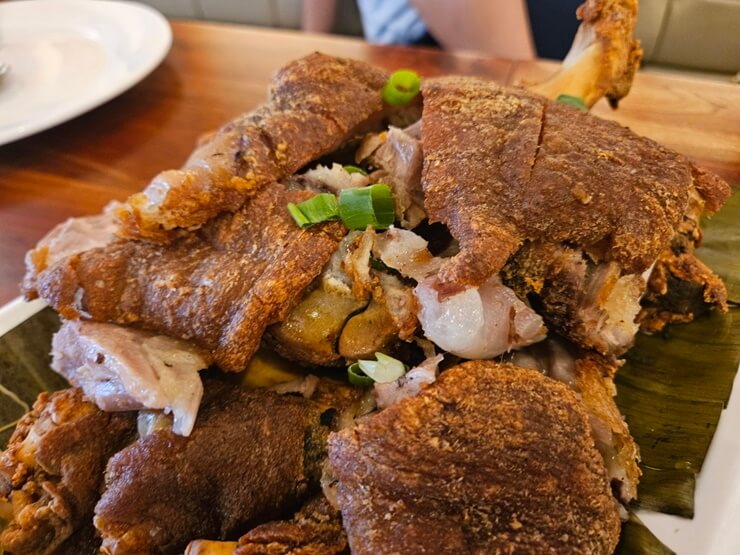 Crispy Pata (족발튀김)