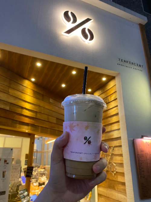  기존의 바닐라라떼와 다른 맛의 바닐라라떼 텐퍼센트커피 바닐라빈라떼
